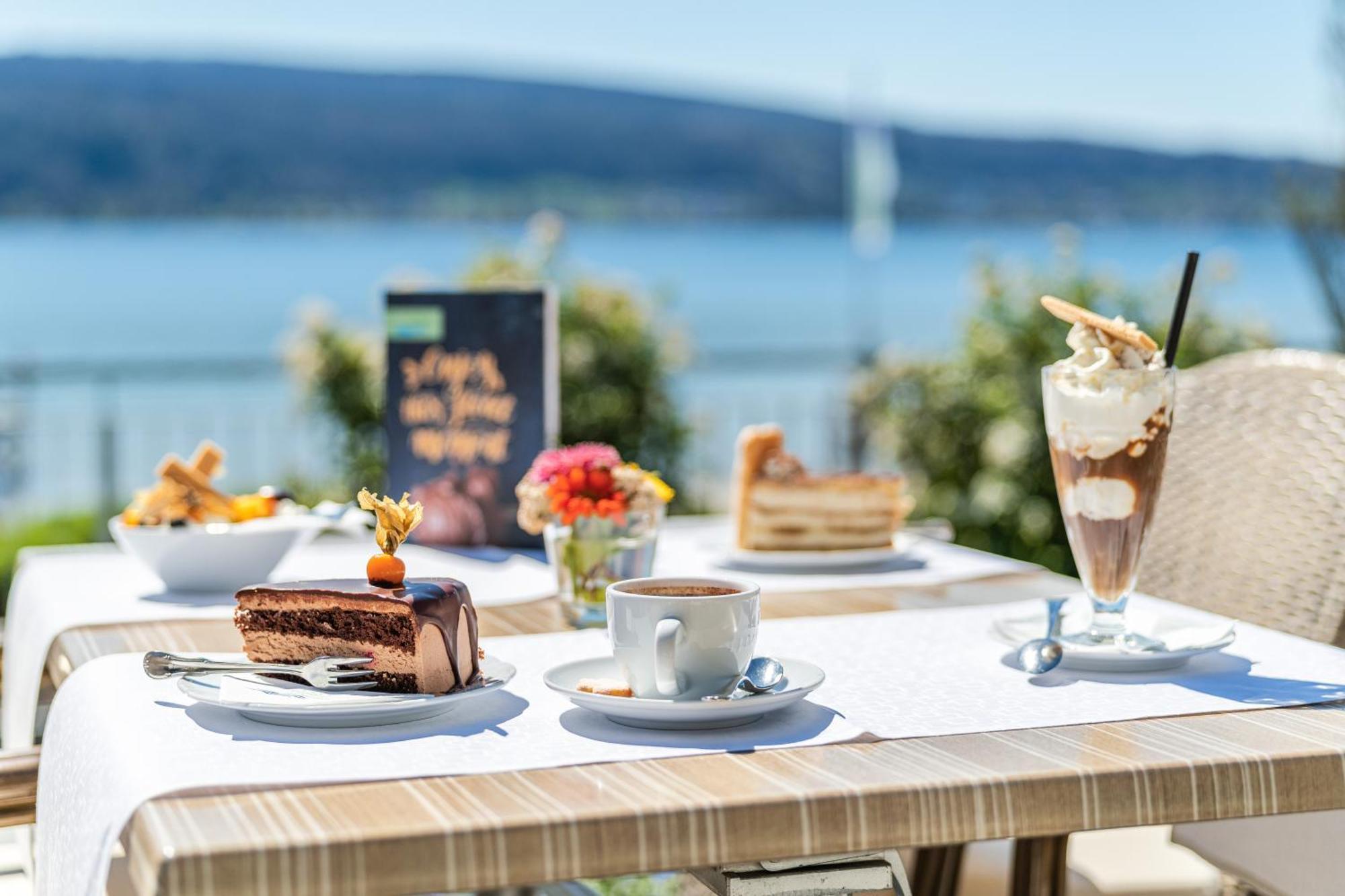 Strandhotel Loechnerhaus Reichenau Buitenkant foto