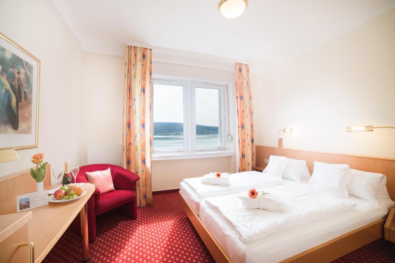 Strandhotel Loechnerhaus Reichenau Buitenkant foto