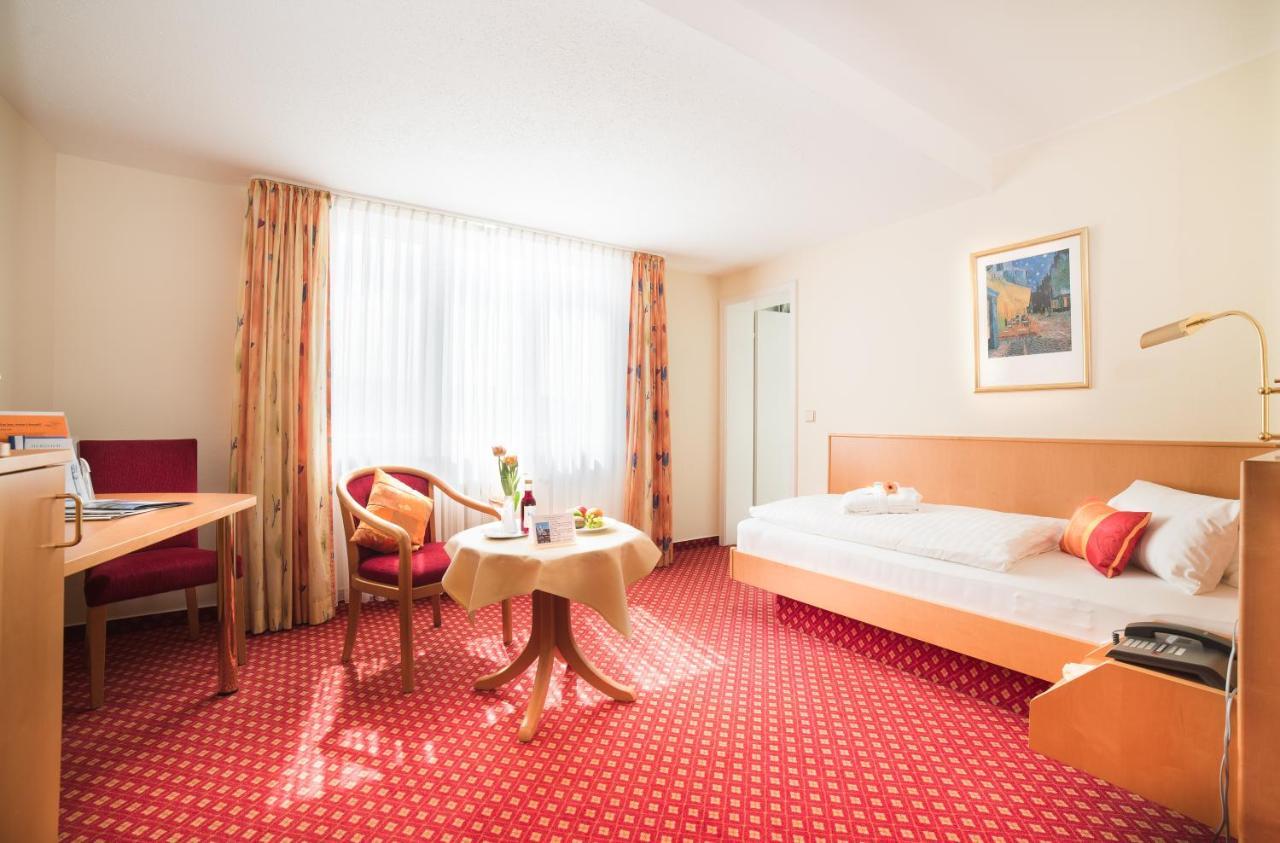 Strandhotel Loechnerhaus Reichenau Buitenkant foto