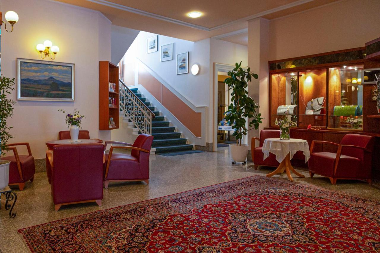 Strandhotel Loechnerhaus Reichenau Buitenkant foto